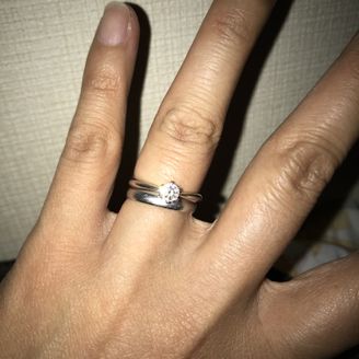 【True Love(トゥルーラブ)】の口コミ シンプルで価格の安いものを探していました。婚約指輪と重ね付けしても邪魔...