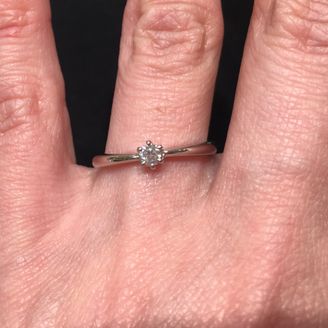 【SCARABE(スカラベ)】の口コミ 安いエンゲージリングを探していたので価格もちょうどよかった。広告をして...