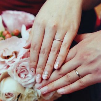 【俄(にわか)】の口コミ 新郎新婦共に指が細いため、より綺麗に見えるように細めの指輪を探していま...
