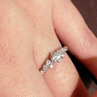 【A・D・A(エー・ディー・エー)】の口コミ とにかくプラチナの部分が見えないくらい、キラキラの指輪を試着させてもら...