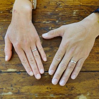 【Lovignette(ラヴィネット)】の口コミ シンプルなデザインとくすんだ色味が素敵で、クラシックラインの指輪に決め...