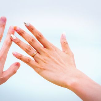 【simmon(シモン)】の口コミ 1粒ダイヤの指輪を探していました。結婚指輪などと重ねてづけもできるよう...