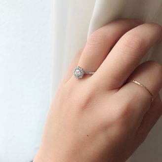 【Jupiter BLANTELIE(ジュピターブラントリエ)】の口コミ 最初は少し華やかすぎるかなとも思ったのですが、つけてみると意外と指に馴...