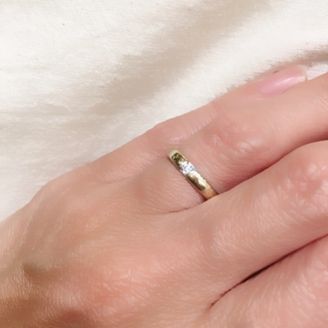 【DAMIANI(ダミアーニ)】の口コミ シンプルで石の入ったものがよく、普段使いしたかったので石は埋め込み式に...