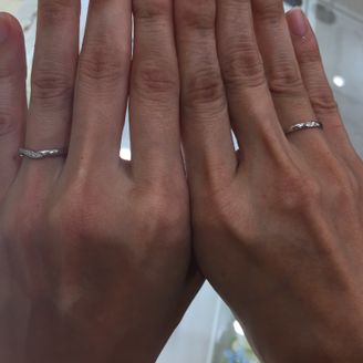 【TAKE-UP(テイクアップ)】の口コミ 共通の友達が勤めているところです。婚約指輪を旦那のサプライズでプレゼン...
