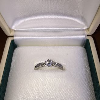 【IMPERIAL】の口コミ めったに指輪をはめないというのはもったいないと思い、普段使いできる、小...