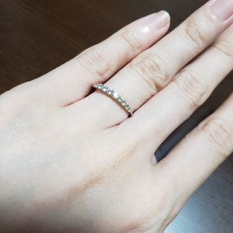 【クレサンベール(CRESCENT VERT)】の口コミ 婚約指輪を一緒に選びました。婚約指輪といえば一粒ダイヤモンドですが、普...