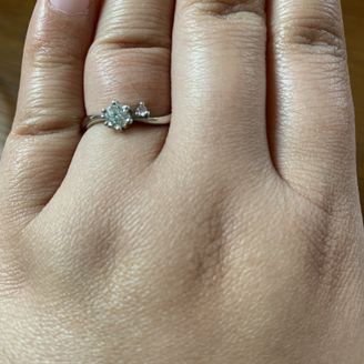 【日本ダイヤモンド貿易】の口コミ ダイヤのランクと値段が納得出来て購入しました。スタッフさんの接客がとて...