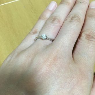 【ラザール ダイヤモンド【取扱店販売】】の口コミ ストレートラインのダイヤが1石というのは、旦那さんと私の希望でした。な...