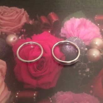 【ICHAROI(イサロイ)】の口コミ 婚約指輪をこちらで購入しておりました。こちらはセットリングでなくても結...