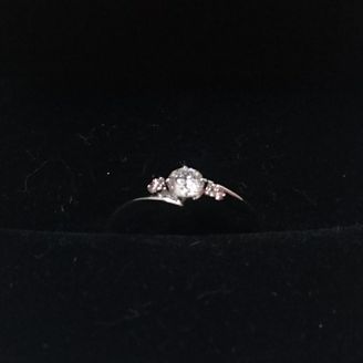 【ASTRALIS】の口コミ アレルギーがあるので指に刺激の少ない材質を希望して、この指輪はデザイン...