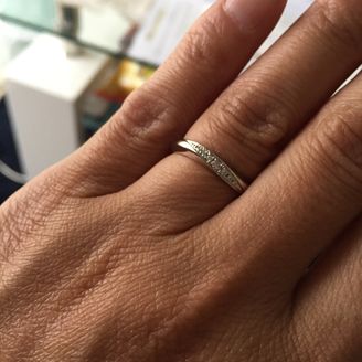 【Pink Dolphin Diamond(ピンクドルフィンダイヤモンド)】の口コミ デザインも素敵だったけど 一番の決めては やっぱり 指輪の中の刻印でド...