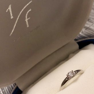 【１／ｆ エフブンノイチ】の口コミ 彼からプロポーズリングをもらい、二人でデザインを選びに行きました。
特...