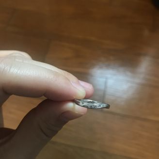 【KITAGAWA(キタガワ)】の口コミ ブルーサファイアが内側に埋め込まれているのか可愛くてこれに決めました。...