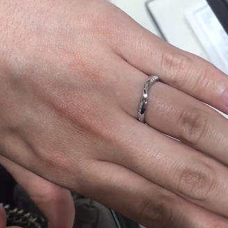 【俄(にわか)】の口コミ デザインがかわいいです。対になるようにダイヤが付いているところが可愛い...