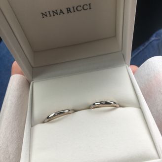 【NINA RICCI(ニナリッチ)】の口コミ シンプルなものが良かったのでシンプルかつプラチナとピンクゴールドのコン...