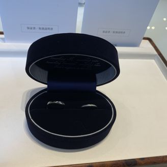 【ディズニー ブライダルコレクション】の口コミ デザインが一番気に入りました。内側に青い宝石が入っており、外国の言い伝...