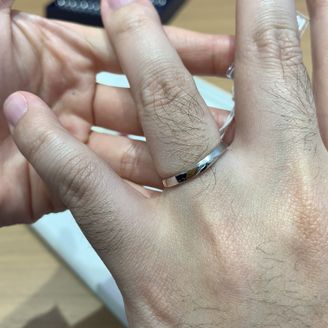 【AFFLUX(アフラックス)】の口コミ シンプルでどんな仕事でもつけられる指輪です。他のお店でもよく見かける形...