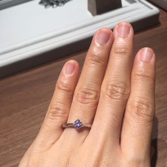 【Weliana(ウェリアナ)】の口コミ シンプルなデザインながらも、リングにハワイを感じる波模様の彫りが入って...