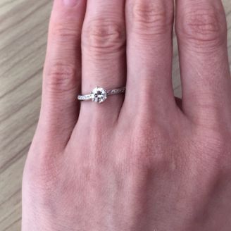 【日本ダイヤモンド貿易】の口コミ 気に入ったデザインがあったことと、料金がかなり抑えられたこと。ダイヤモ...