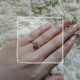 【リューツウ】の口コミ ルースがたくさんあり、その中から4cや蛍光性、クラリティでもどこに傷な...