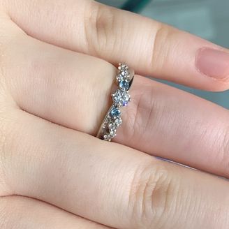 【A・D・A(エー・ディー・エー)】の口コミ 個性的で凝った装飾が可愛らしいリングデザインだと思います。ダイヤモンド...