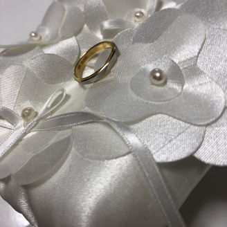 【et toi(エトワ)】の口コミ 2色使いで、指にはめたときに内側のゴールドがチラッと顔を覗かせるデザイ...