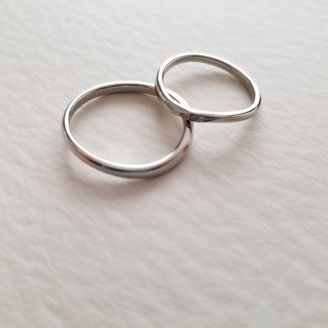 【ウィスプ(WISP)】の口コミ 夫婦揃って指が太いのでストレートタイプより曲線的な方が細く見えると教え...