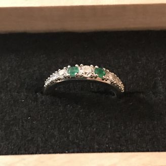 【Lovignette(ラヴィネット)】の口コミ 古いダイヤの指輪のダイヤモンドも使い、誕生石のエメラルドをアクセントに...