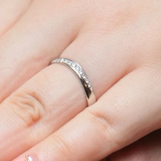 【FIRST IMPRESSION】の口コミ セミオーダーで自分の気に入ったデザインで作れました。指が太く短いので少...