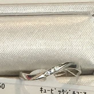 【Tis(ティス)】の口コミ フェミニンな印象を受けるウェーブデザイン。他で見たデザインよりウェーブ...