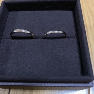 【ディズニー ブライダルコレクション】の口コミ シンプルで2人らしいもの。
男性はシルバーが多いのですが、ピンクゴール...