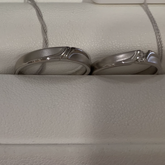 【LANVIN(ランバン)】の口コミ 男女共に一部つや消し加工が施されていて、キラキラしすぎず、とても素敵な...