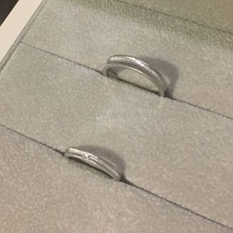 【クアラントット】の口コミ プラチナなのにピカピカしていなくて、オーソドックスな形ながらも掘り加工...