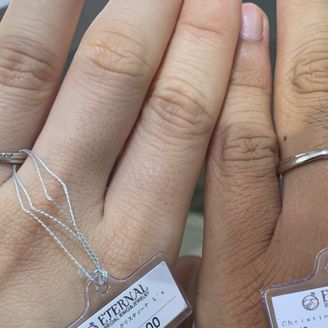 【ETERNAL(エターナル)】の口コミ クロスのデザインは2本が重なっているのでどうしても太いリングになりがち...