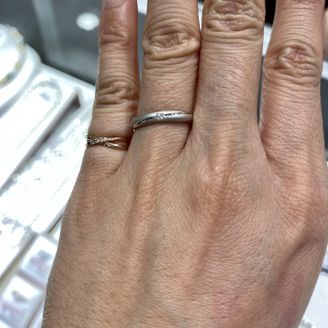 【PILOT BRIDAL(パイロットブライダル)】の口コミ 艶消しと鏡面が交互に入っていて、歳を重ねても似合いそうなデザインです。...