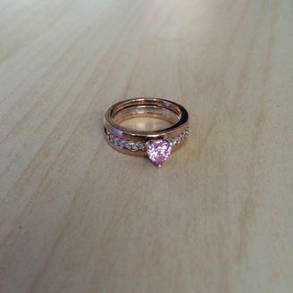 【フォリフォリ(Folli Follie)】の口コミ フォリフォリが元々好きだったので、クリスマスの時期に婚約指輪として購入...