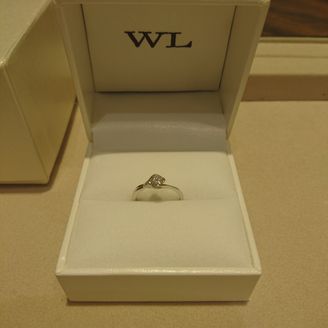 【William-LennyDiamond(ウィリアム・レニー・ダイヤモンド)】の口コミ シンプルながら品のあるデザインで、ダイヤモンドがより際立ってみえる素敵...