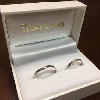 【True Love(トゥルーラブ)】の口コミ デザイン:Vカーブ
素材:プラチナ900
価格:男性用約34,000円...