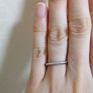 【ブルーリバー(BLUERIVER)】の口コミ キラキラしたアクセサリーや洋服が好きではないので、結婚が決まる前から、...