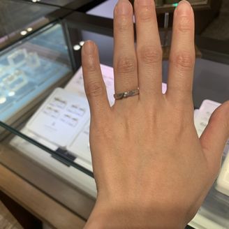 【LANVIN(ランバン)】の口コミ SNSでいろいろ探していたのですが、こちらのランバン のデザインに一目...