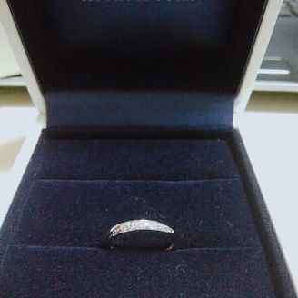 【HOSHI no SUNA 星の砂(ほしのすな)】の口コミ いろんなデザインの指輪を試着したのですが、指が細くて、太さのある指輪や...