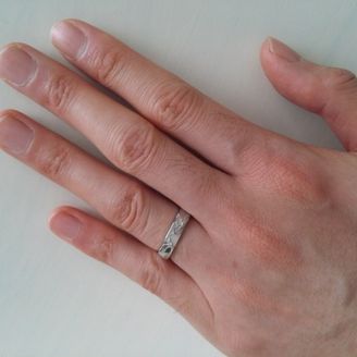 【HASUNA(ハスナ)】の口コミ 指輪の魅力は、エシカルジュエリーのダイヤモンドです。
通常との違いが明...