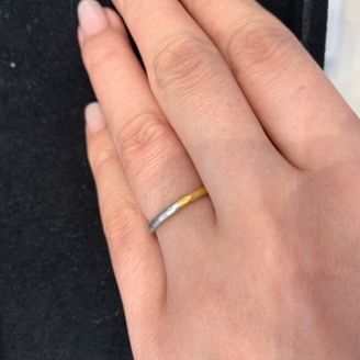 【MALCOLM BETTS(マルコムベッツ)】の口コミ 長年着けているうちに光沢が出てくる点やシンプルで飽きのこないデザインが...