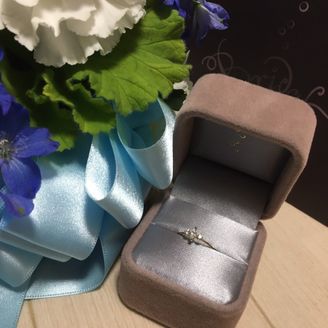 【アッシュペーフランス(H.P.FRANCE)】の口コミ 細身で石があまり出っぱってないデザインを探していた。リング部分がかなり...