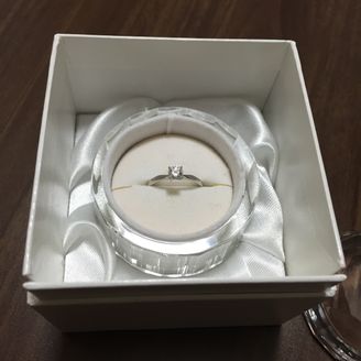 【Queen's Aria】の口コミ デザインがシンプルですっきりしている上に、リングの部分がひねりのあるデ...