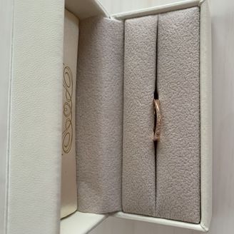 【Preuve(プルーヴ)】の口コミ デザインが可愛く気に入ったことと、結婚指輪に合わせて着ける指輪が欲しか...