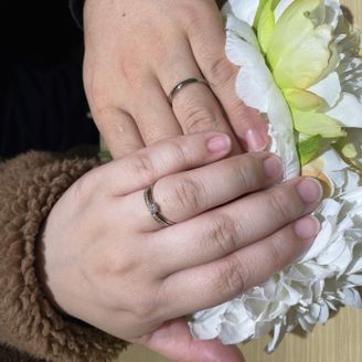 【Preuve(プルーヴ)】の口コミ 婚約指輪と合わせても違和感ないものです。
カラーもゴールドとブラックシ...