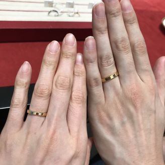 【ショパール(Chopard)】の口コミ 元々アクセサリーはゴールド系が多く、結婚指輪は合わせやすいようにゴール...