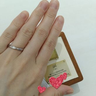 【PORTADA(ポルターダ)】の口コミ 指輪の内側にダイヤモンドが埋め込まれているデザインです。ひし形のような...